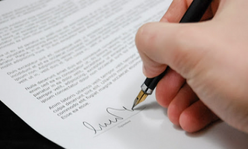 Cần lưu ý MÀU MỰC khi ký tên trên văn bản, chứng từ, hóa đơn