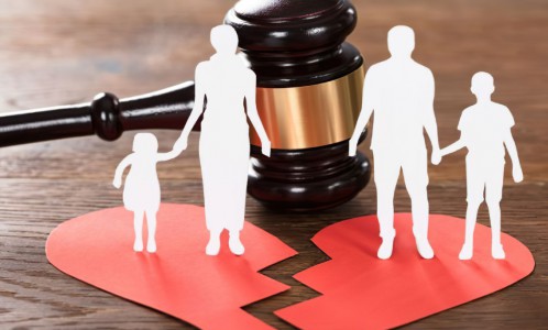 [HỎI - ĐÁP] Cha, mẹ, người thân thích khác có quyền yêu cầu Tòa án giải quyết ly hôn cho một bên hay không? Hành vi bạo lực gia đình xâm phạm sức khỏe, tính mạng của người khác bị xử phạt như thế nào?